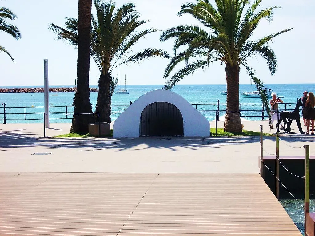 Hostal Rey Santa Eulària des Riu Maison d'hôtes